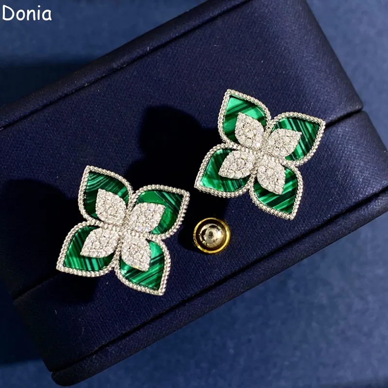 Donia Jewelry Luxury Earrings 유럽 및 미국 패션 플라워 티타늄 미세한 지르콘 쉘 디자이너 실버 바늘 스터드.