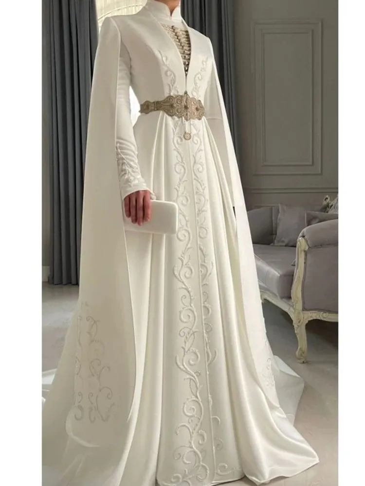 オセチア国立刺繍イスラム教徒のウェディングドレスケープ長袖ハイネックホワイトサテン花嫁アラビアドバイジェリン