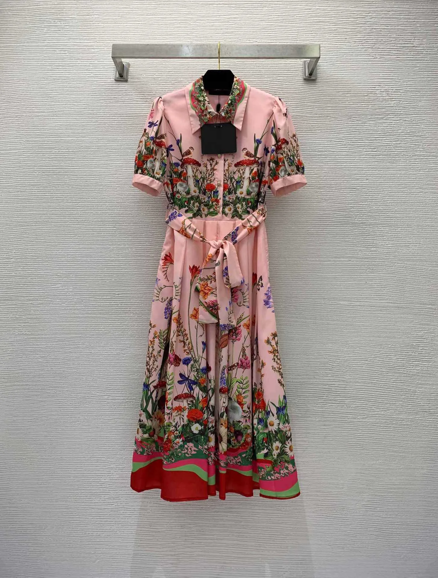 23ss sommarklänningar kvinnor klänning kvinnor märkeskläder Kanin Djur Fjäril Blossom Print Krage Slim Fit Kort ärm Stor Swing Dress Damkläder