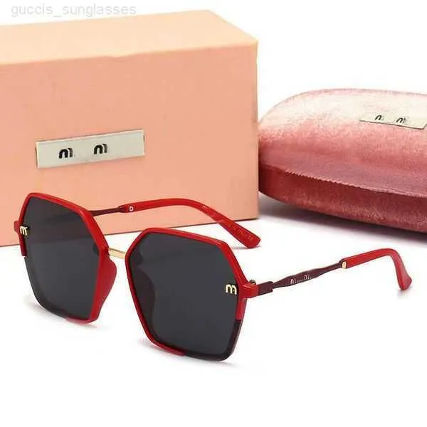 lunettes de soleil design femmes Miu Fashion Trend Men Large Frame lunettes Tourisme Rue Photo plage de sable Miu Lunettes de soleil Loisirs Conduite Voyage lunettes 5YN03