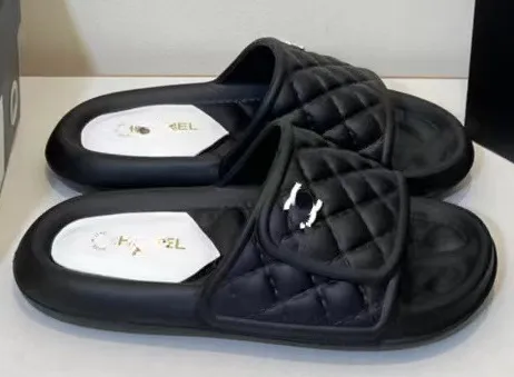 Version haute de petites pantoufles de caca de marche de vent parfumées pantoufles plates en TPU haut de gamme pour femmes pantoufles de plage super douces