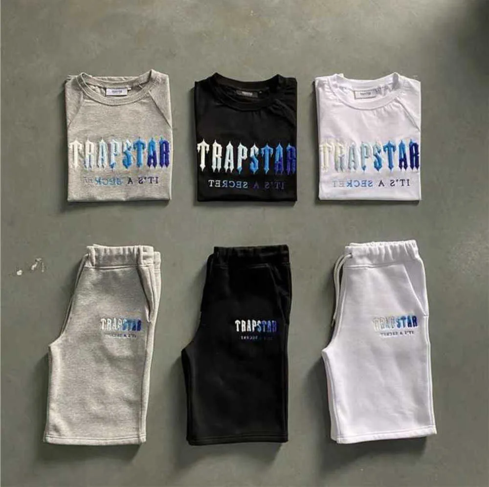 T-shirt Trapstar da uomo con lettera ricamata Tuta manica corta Pantaloncini felpati Design del flusso di marea 668ess