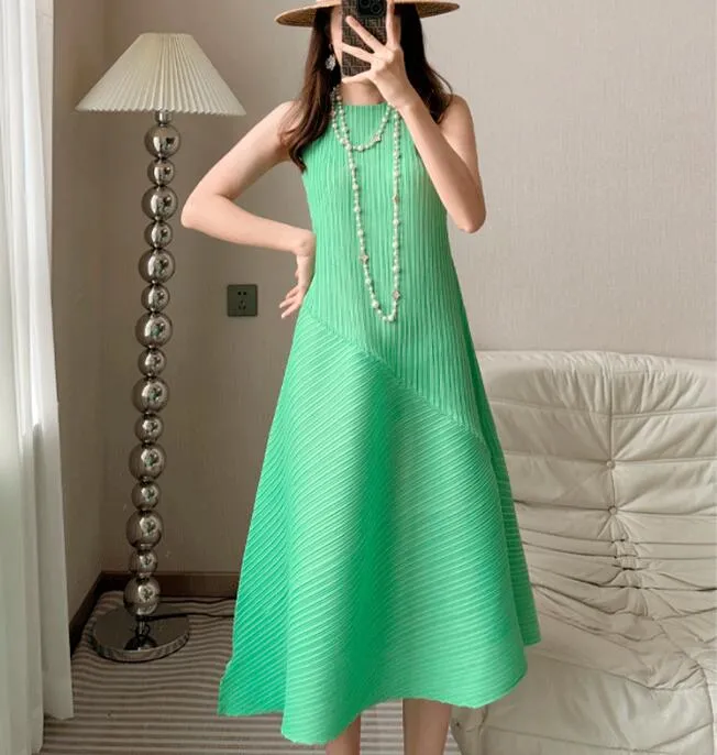 2023 New ISSEY Elegant and Elegant Bevel Spliced Round Neck Sleeveless Irregular Spliced Dress