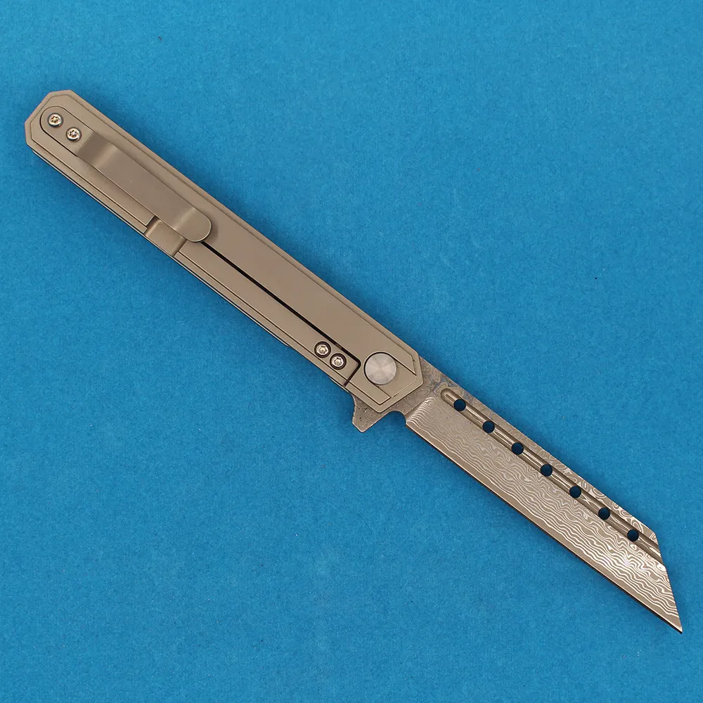 Wysokiej jakości M5243 Flipper Flipper Solding Knife VG10 Damascus Steel Blade Grey TC4 TITANIUM STOFNU