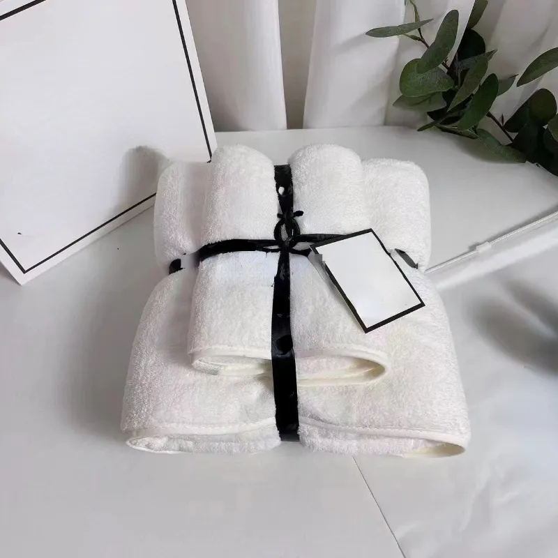 Hot Brand Modern Durable Cc Coral Bath Towels Velvet Home Quick Drying Towel Absorbent Gift Box Set
