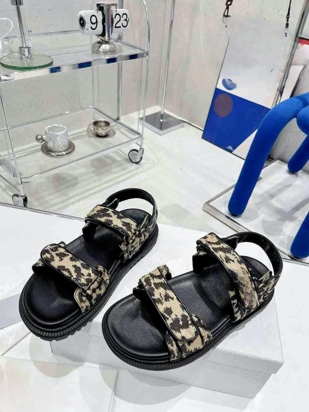 Sandali da donna firmati Ciabatte da donna di alta qualità Pelle di vitello di cristallo Scarpe casual trapuntate Piattaforma Pantofola da spiaggia estiva Con scatola e borsa per la spesa