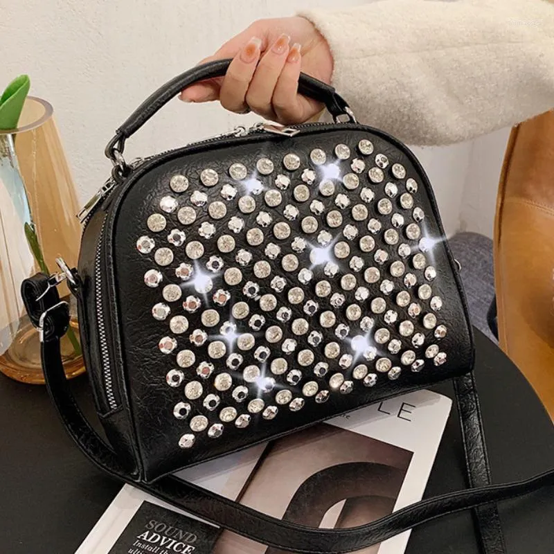 Kvällspåsar Lyxiga diamanter handväskor för kvinnor 2023 Läder mode glänsande axelväska kvinna fyrkantig personlighet trend ryggsäck