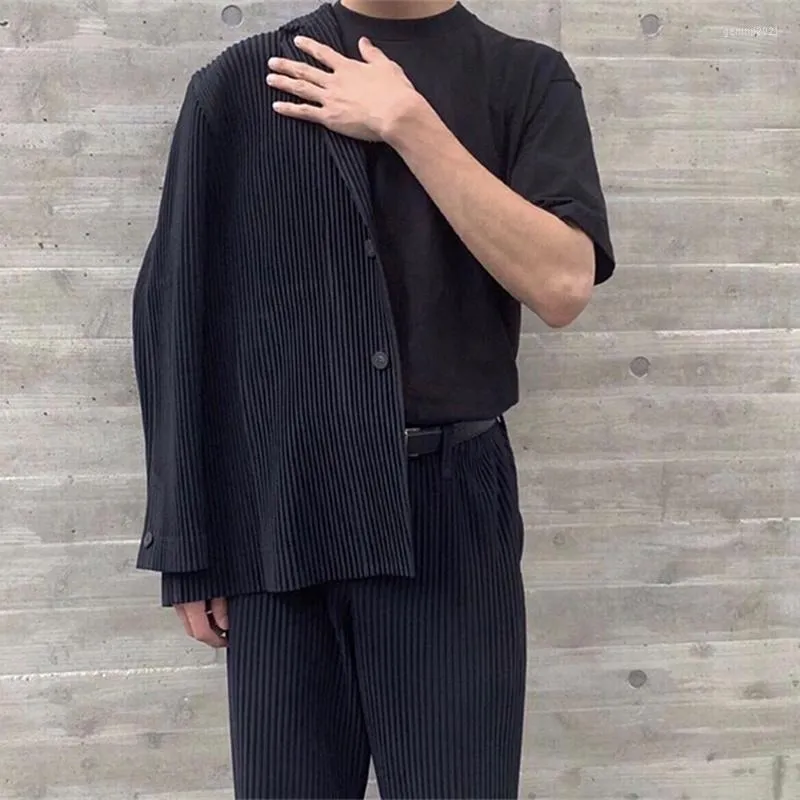 Lssey Coat Miyake Coat Men's Suits Homme Issey Plisse Miyake Pleated Fabric Suit Pleat Pendulous Feeling Time Versatile Simple Man 's Loose Coat Fall 961