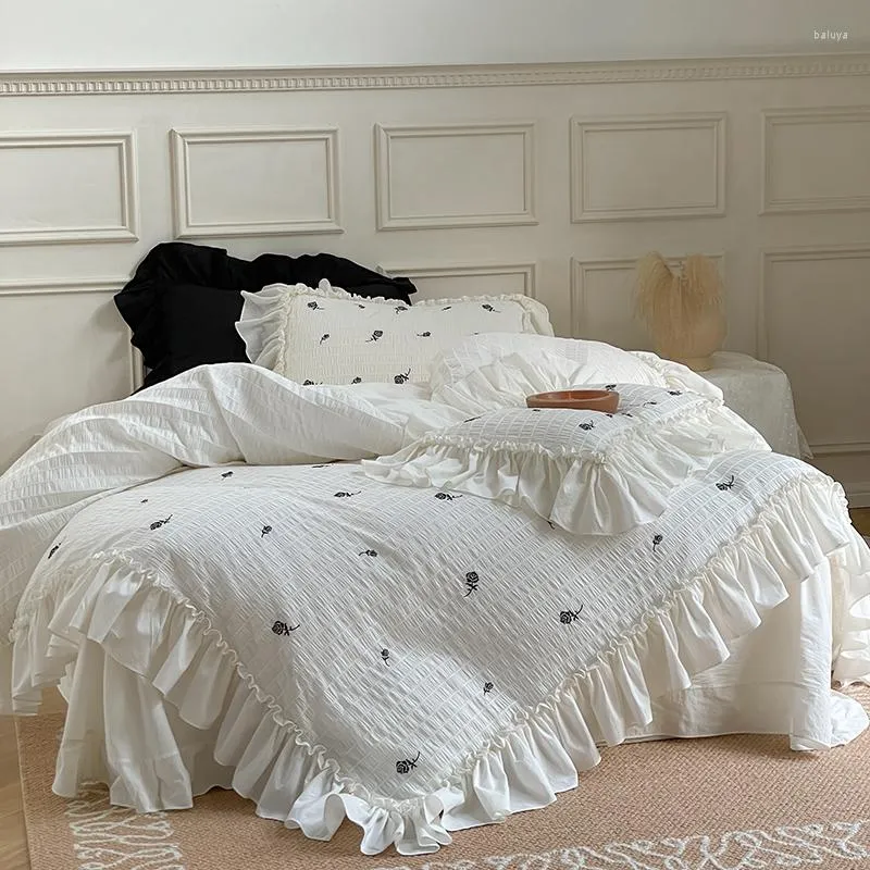 Bedding Sets Vintage French Romantic Lace Ruffles Black Rose Embroidery Cotton Set Duvet Cover Flat/Fitted Sheet Pillowcases