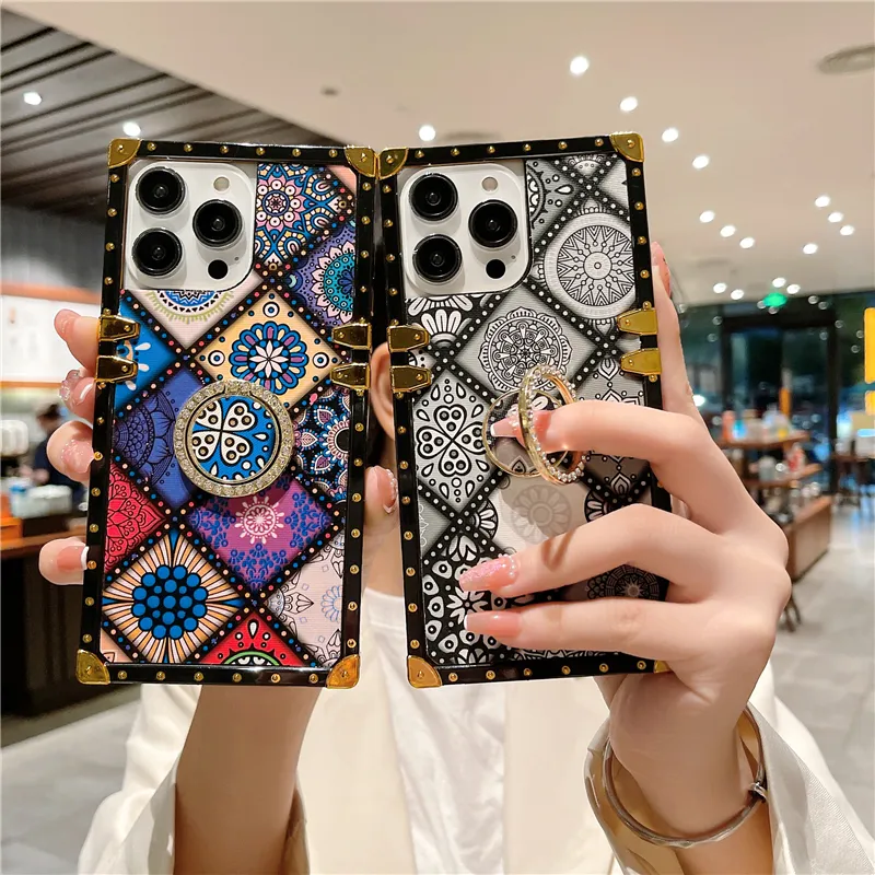 Luxury Ethnic Style Vogue Phone Case for iPhone 14 13 12 11 Pro Max Samsung Galaxy S23 Ultra S22 Plus S21 S20 Finger Ring Holder Plaid Print Bracket Back Cover Shockproof