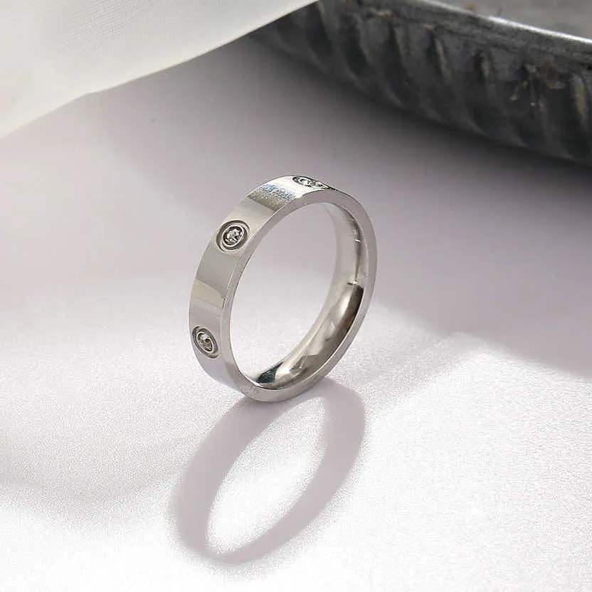 Designer Trendy Carter même style six diamant un personnage titane en acier et anneaux pour femmes