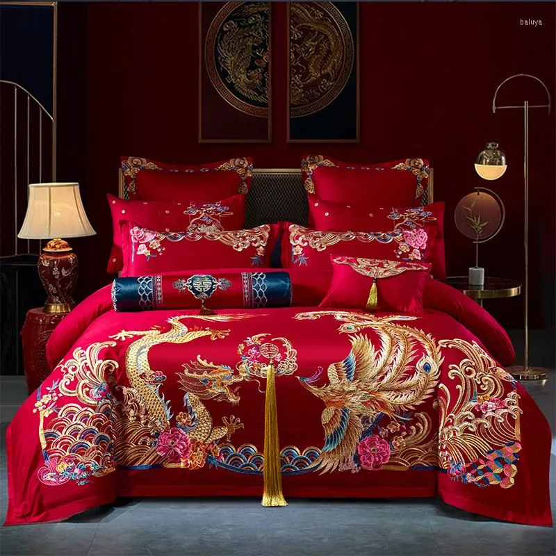 Set di biancheria da letto Set di cotone rosso di fascia alta da sposa cinese Set di nappe dorate di lusso Loong Phoenix Ricamo Copripiumino Lenzuolo Federe