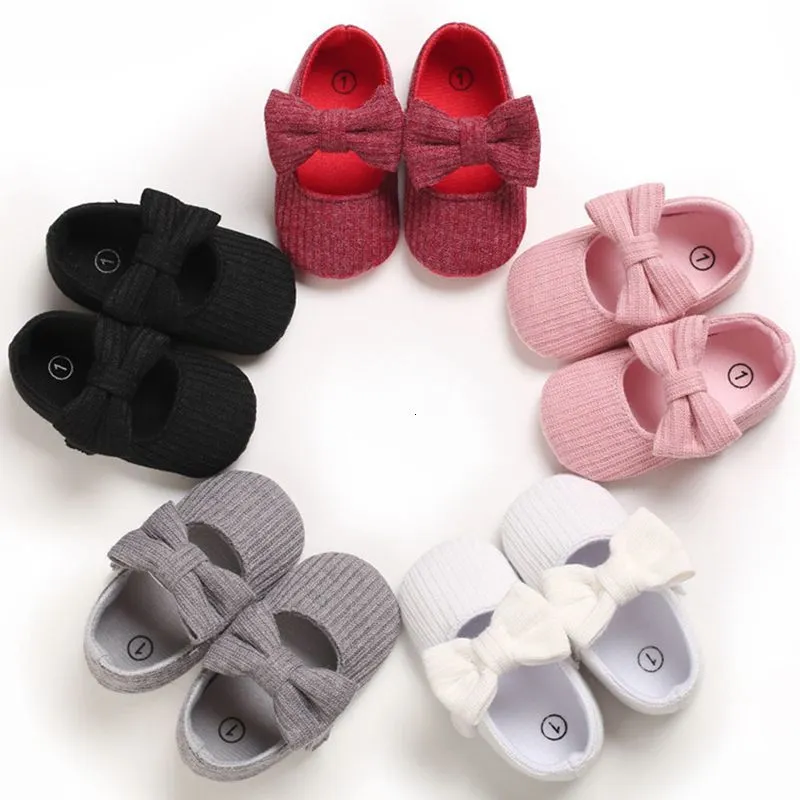 First Walkers Baby Girls Cotton Shoes Retro Spring Autumn Toddlers Prewalkers Spädbarn Mjuk botten 018m 230615