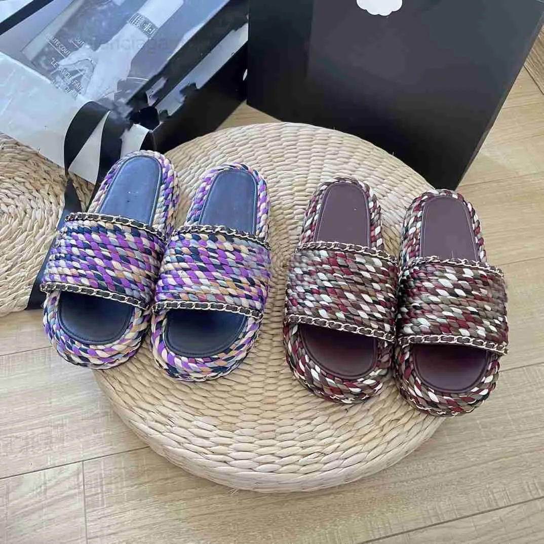 C Multicolor Slyckande tofflor Kvinnor Slides kedjespännen Slides tjocka bottenplattformar Designer Sandal Flats Straw Mules Loafer Slip