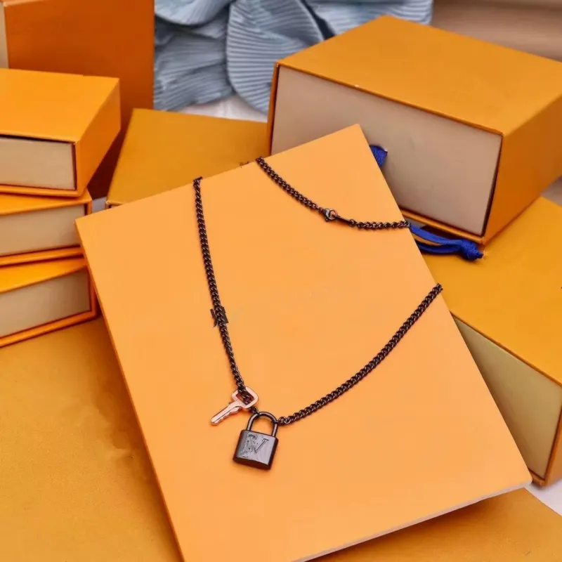 Nuovi gioielli di lusso Lettera LOGO Collana con ciondolo con serratura a chiave Moda Accessori per uomo e donna Regalo di festa