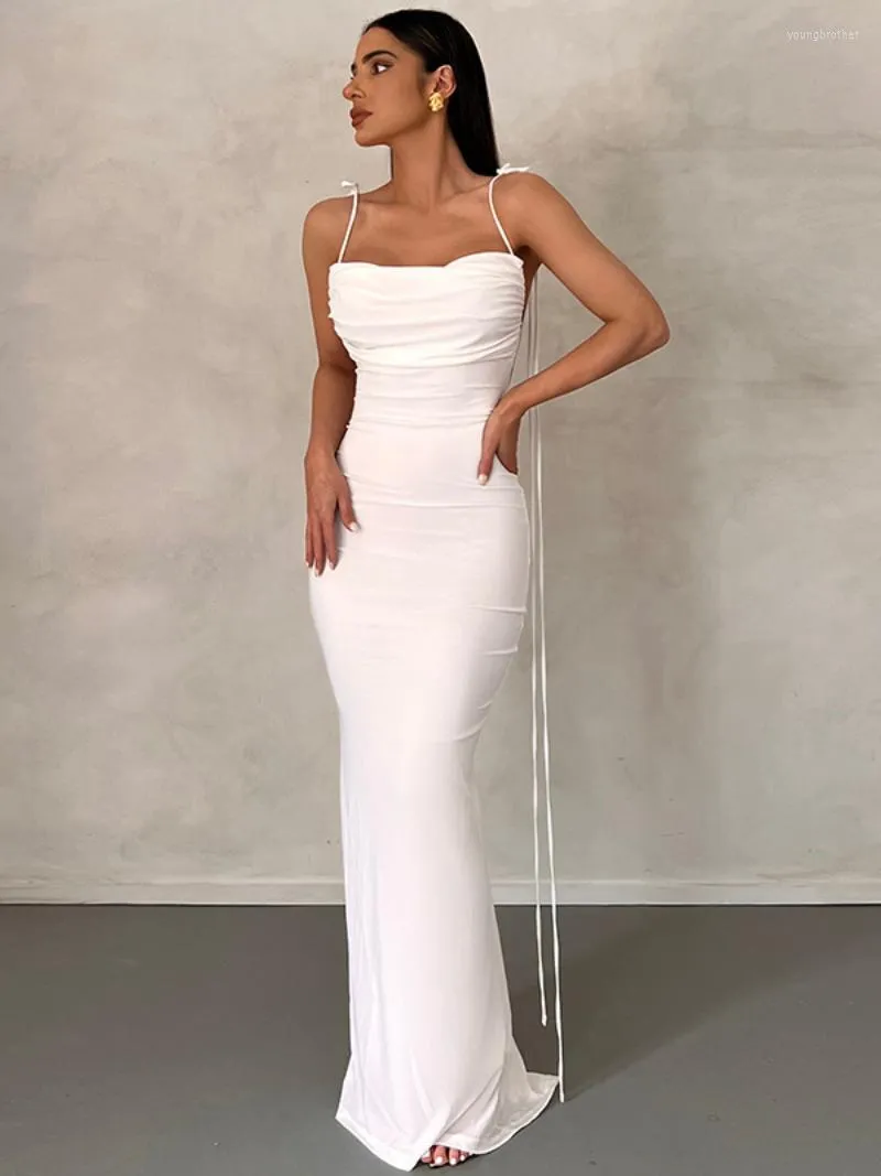 Sıradan elbiseler zarif kadınlar eğik boyun eğmez kıvrımlar akşam 2023 yaz seksi bandaj spagetti kayışı vücut bodycon uzun parti beyaz elbise