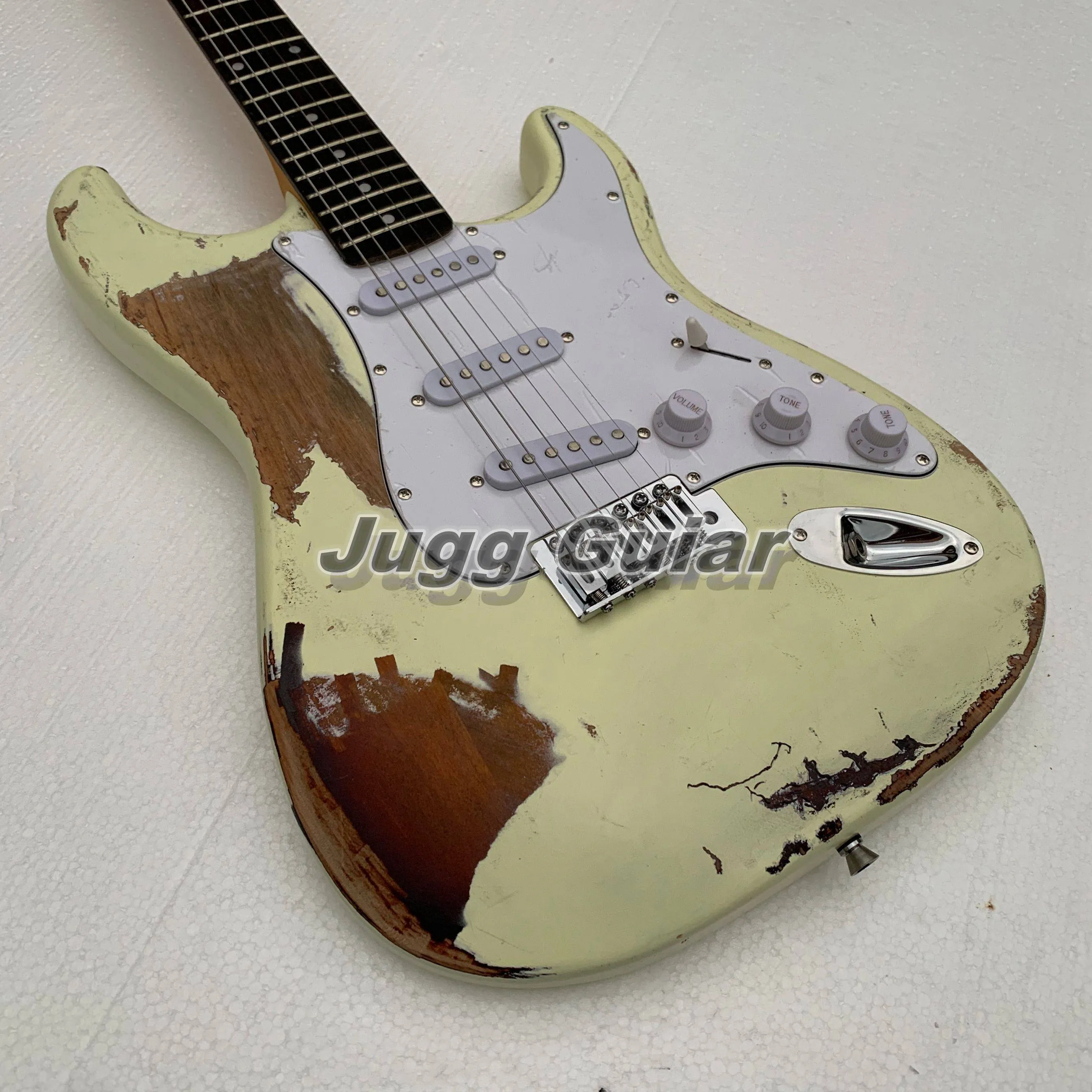 Masterbuilt John Cruz 1961 Pinup Heavy Relic White عبر 3 لهجة Sunburst St Electric Guitar Alder Body ، Rosewood Fingerboard ، Flonde Girl Sticker