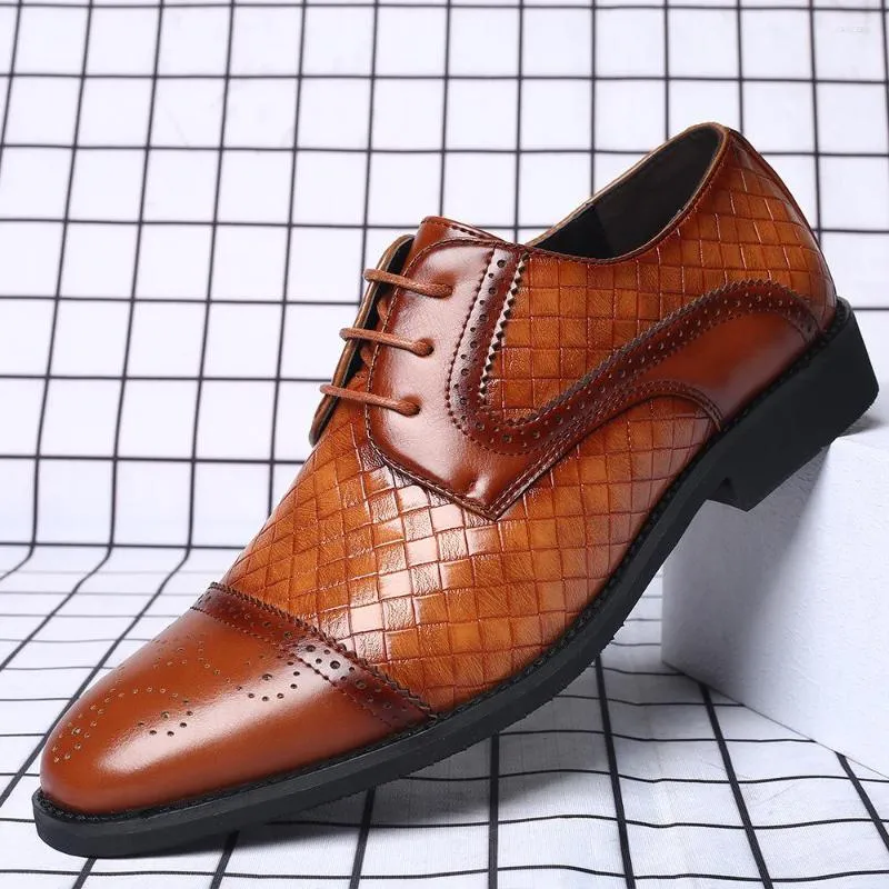 Scarpe eleganti da uomo in pelle 2023 da uomo a scacchi moda casual splicing stringate grandi Oxford per