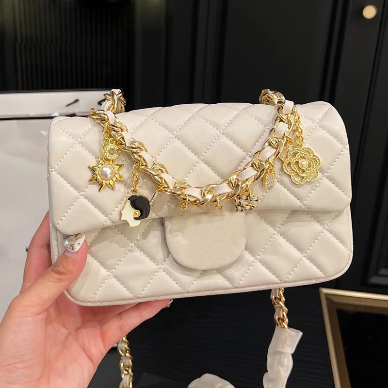 Women Designer Classic Flap Bag Diamonds Letter Flower Badge Gold Metal Hardware Matelasse Chain Real Leather Crossbody Shoulder Handbag Luxury Purse 20x12cm