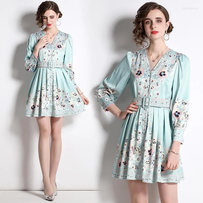 Vestidos casuales Retro Elegante Mujeres suaves Mini Falda plisada de manga larga para la moda de otoño Color verde claro Glam Floral Túnica con cuello en V