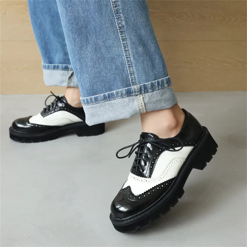 Middle Heel Women Shoes 2023 Autumn Spring New Vintage Retro Black White Contrast Color Casual Leisure Brogue Shoes Dropshopping