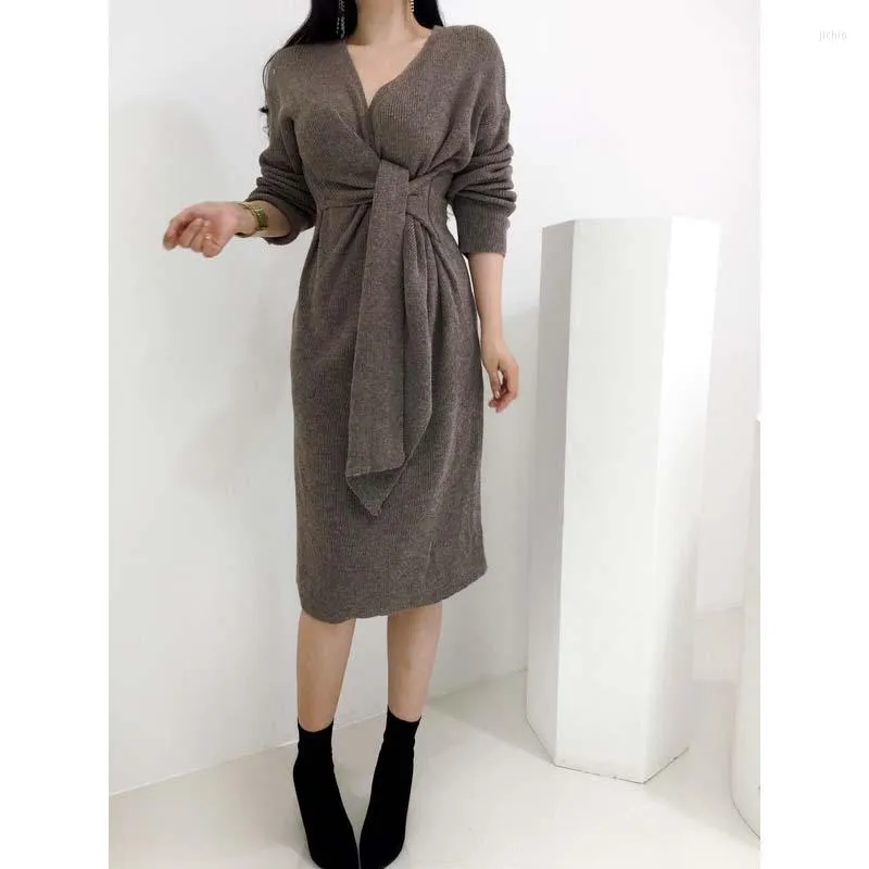 Abiti casual Abbigliamento da donna alla moda 2023 Autunno Inverno Moda coreana Fasciatura di un pezzo con scollo a V Abito lungo maglione lavorato a maglia incrociato