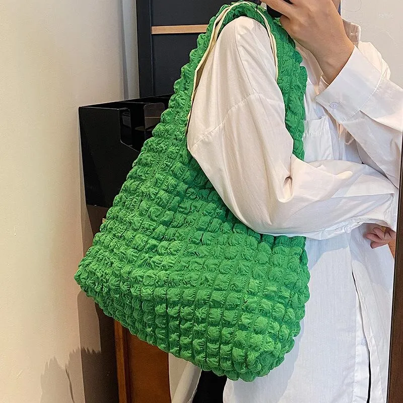 Bolsas de noite coreanas femininas plissadas Waffle Shoulder Bag 2023 Internet Celebrity Bubble Getot Handbag Fashion Large Capacity Shopping