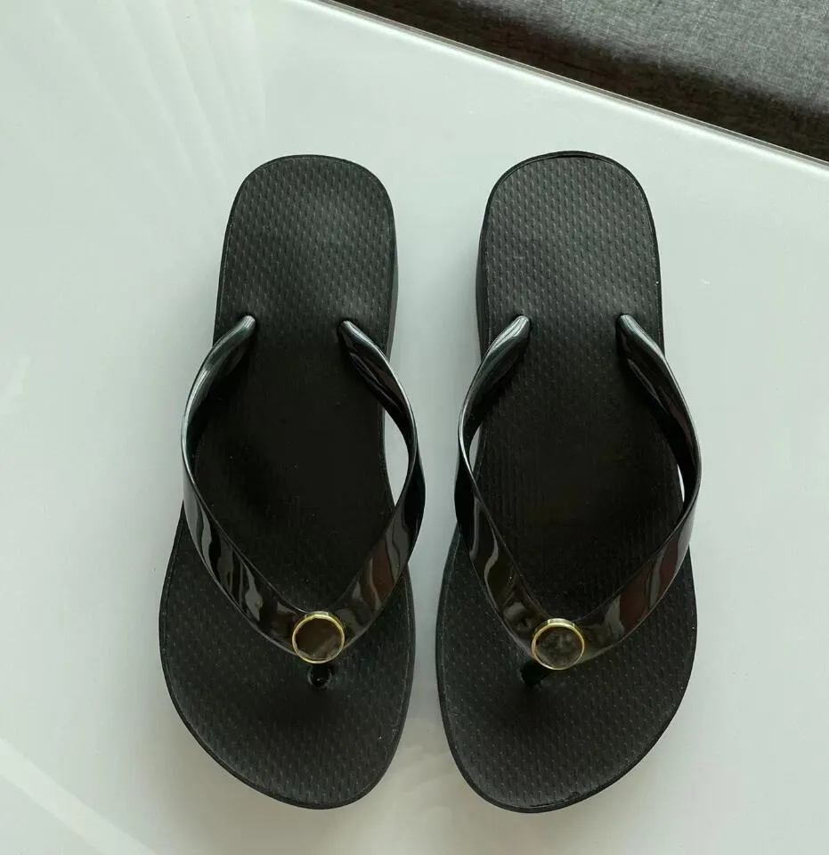 Klasyczny wzór Kobiety Summer Flat Bottom Flip-Flops Spadek Wakacje na plażę Kapcie mody Kampy Kappy projektantki Reker