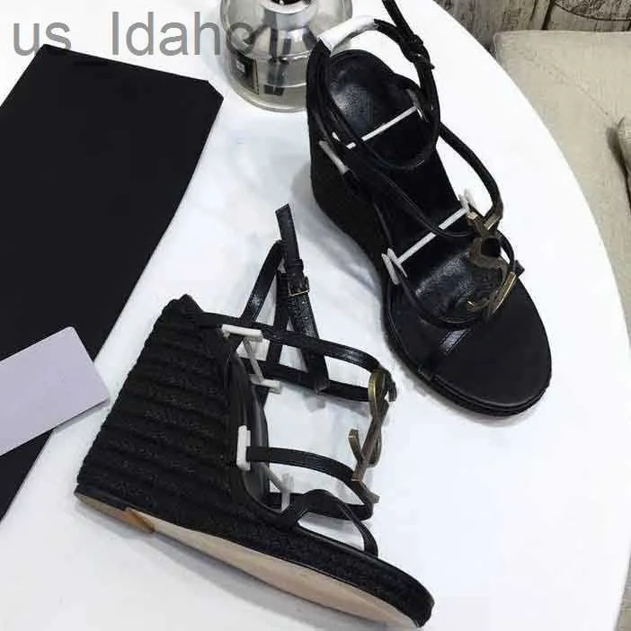 Terlik Tasarımcı Sandal Cassandra Heel Kadınlar Kama Espadriller Siyah Beyaz Sandalet Patent Deri Kayış ve Kama Platformu Yüksek Topuklu Toka Düğün J230616