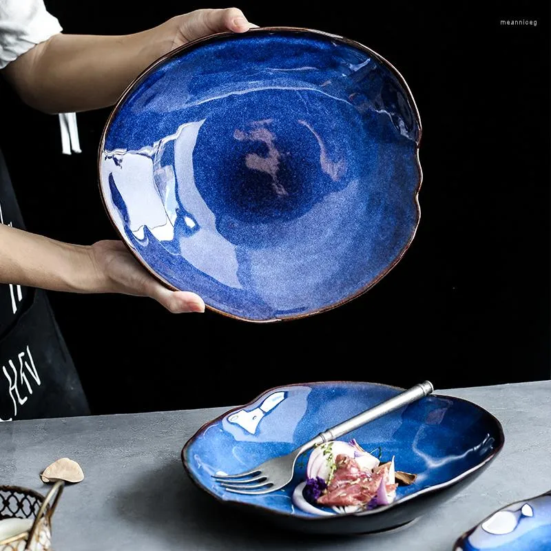Teller RELMHSYU Japanischer Stil, tiefblaue Keramik, unregelmäßig, für Salat, Gemüse, flacher Speiseteller, Geschirr-Set