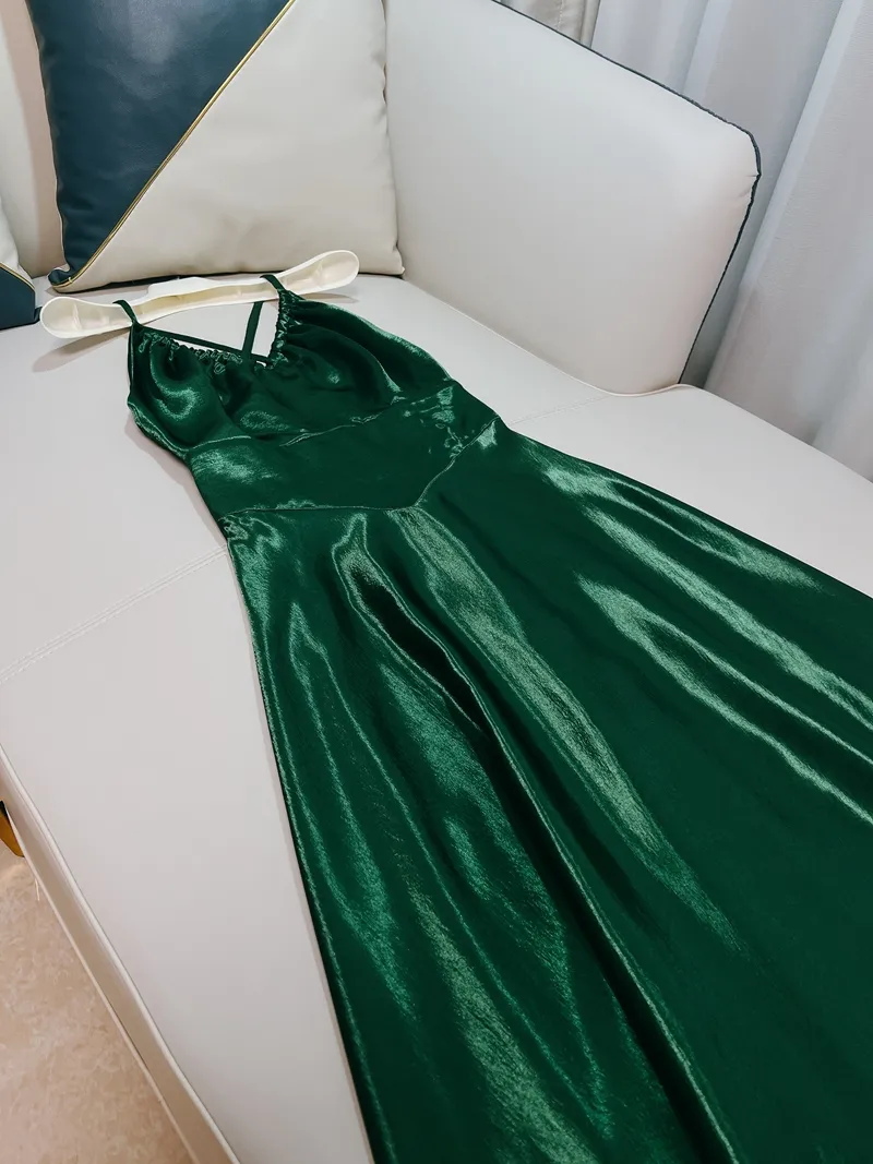 green emerald velvet dress Sample Classic Emerald Brooke Satin Dress main image 1