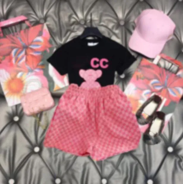 Set di abbigliamento da designer di lusso per bambini t-shirt rosa monogramma short short marchio di moda britannico tesori per bambini e ragazze cotone in due pezzi