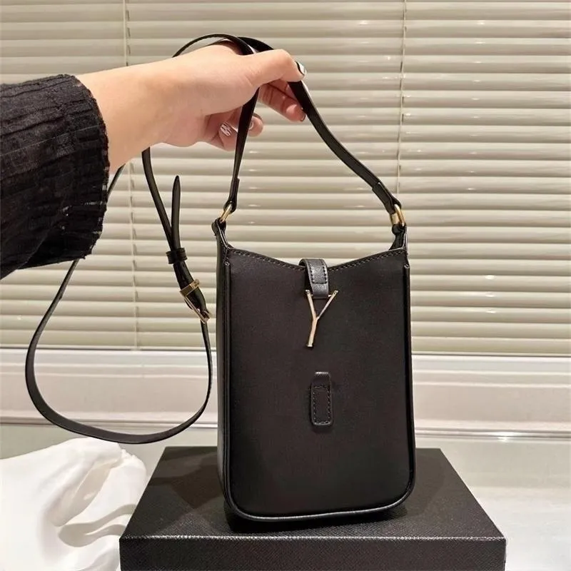 Kobieta męskie torby telefoniczne designerka torba na ramię Crossbody Bag Fashion Cross Ciało skórzane złote litery 5a 2023