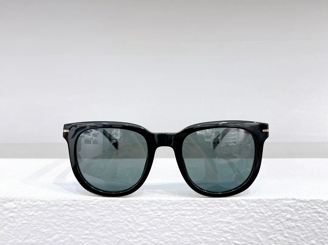Hommes lunettes de soleil pour femmes dernière vente mode lunettes de soleil hommes lunettes de soleil Gafas De Sol verre UV400 lentille avec boîte assortie aléatoire 7092