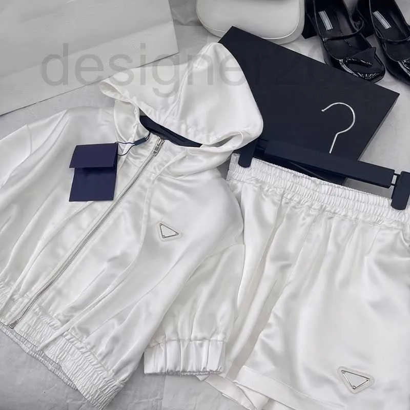 Dwuczęściowe spodnie Designer Designer Dresens Dress Tracksuits Stylist Suit Fashion T-Shirt Classic Shorts Tracksuit Rozmiar S-L 6AUJ