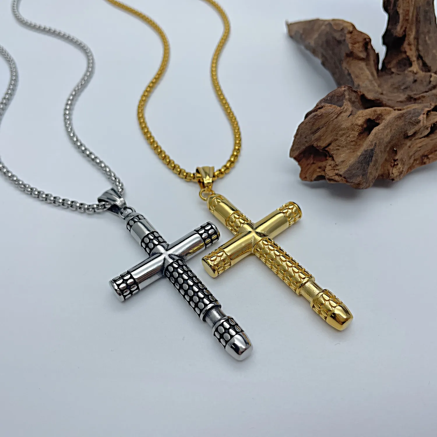 Mens Cross Pendant Necklace Rolo Chain rostfritt stål smycken silver gyllene för vänner .hus.