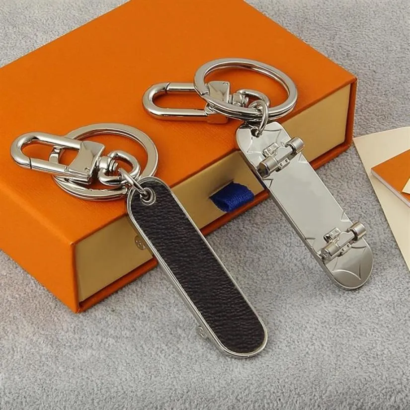 Designer nyckelring plånbok skateboard hänge nyckelringar hiphop gatukultur rostfritt stål legering mode trendiga nyckelkedja män wo1314r