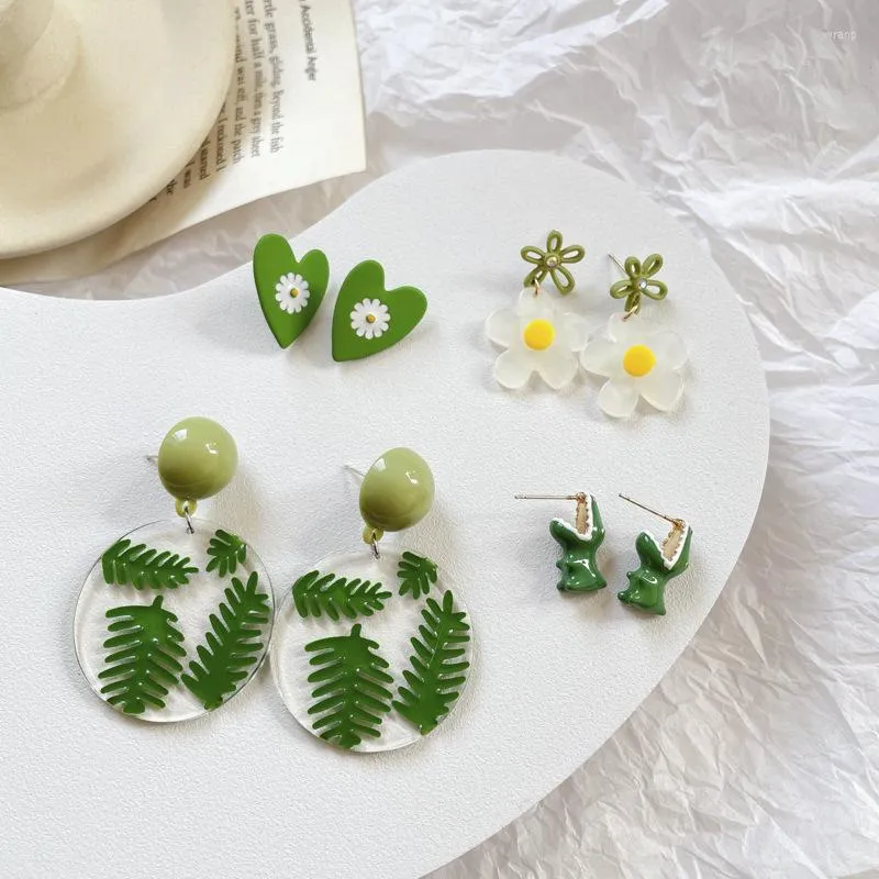 Boucles d'oreilles pendantes tempérament plusieurs feuilles d'émail de couleur verte fleur de dinosaure pour les femmes marguerite coeur résine arcylique