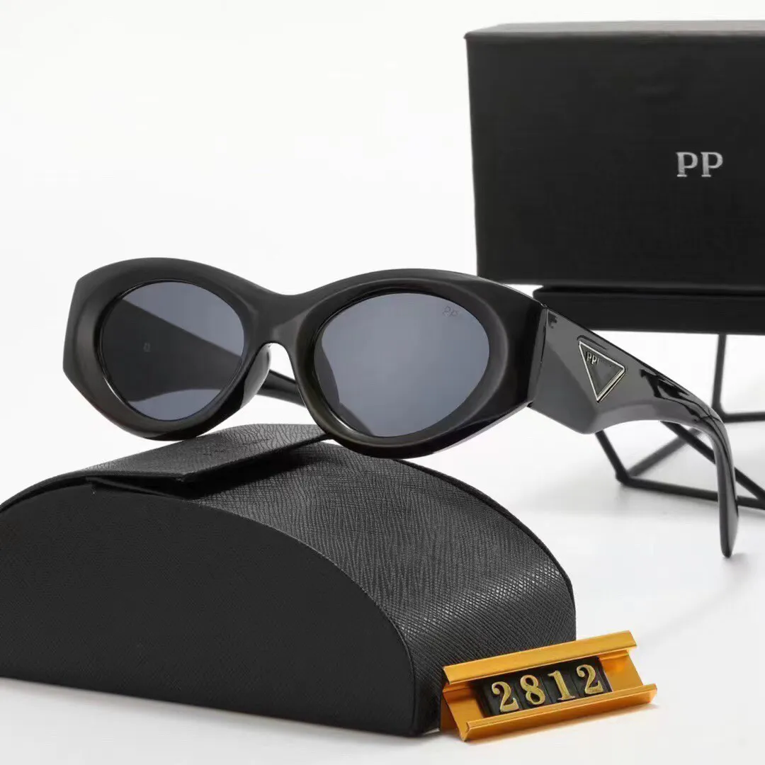 2023 Topp lyxiga solglasögon Designer Ladies Goggles Men's Premium Glasses Retro Metal Triangle Bit Solglasögon Hög kvalitet