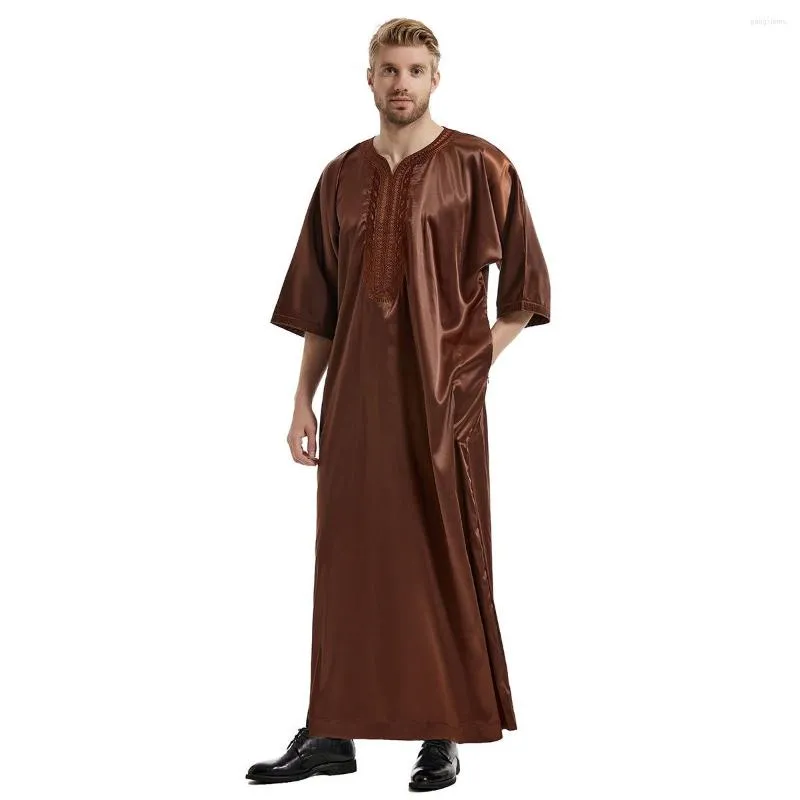 Abbigliamento etnico Ramadan Abaya per uomo Raso uomo musulmano manica media abito ricamato pelle di gambero nazionale corta