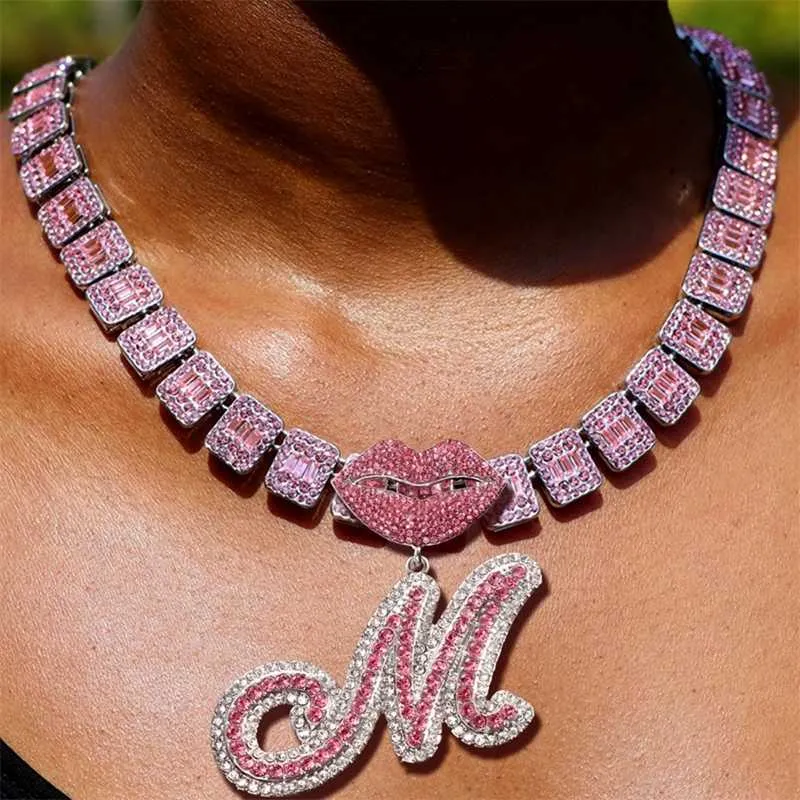 Colliers pendants Iced Out Pink Mouth LETTER Collier initial pour les femmes Bling Rhinaist Baguette Chain Hip Hop Bijoux 230613