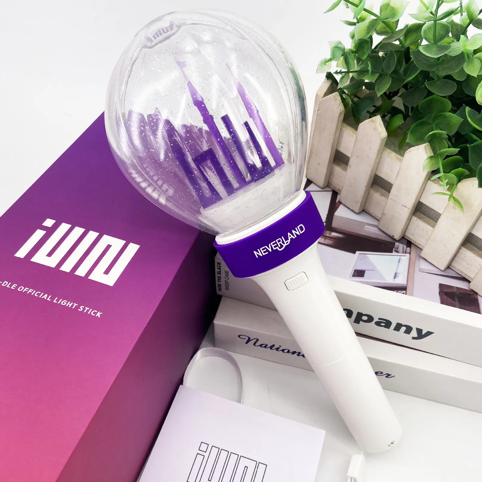 Kpop GI-DLE Lightstick Castle Lamp Keychain Flashing Plastic Toy