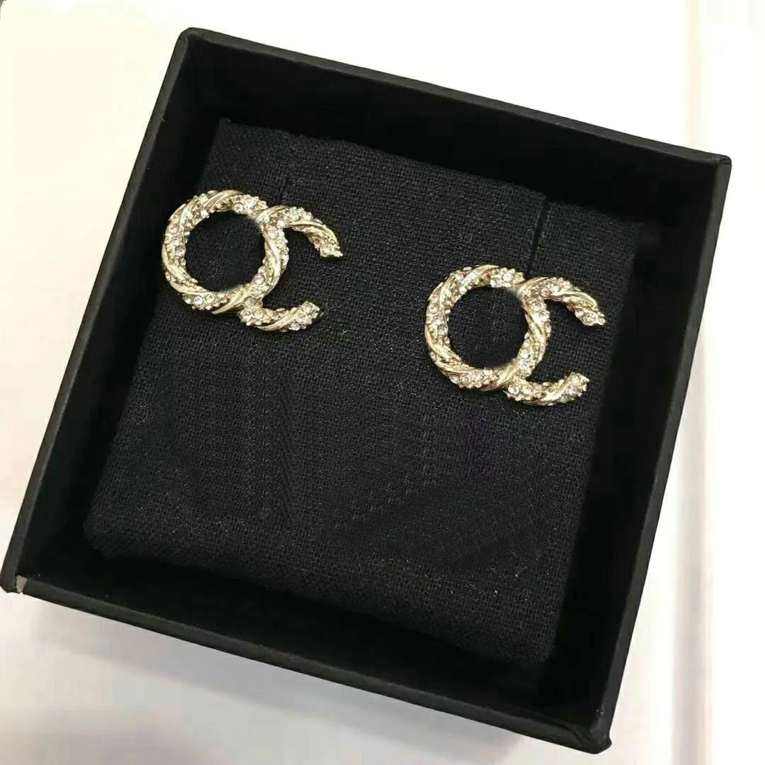 Klassisk guldhoppörhängen C Pendant Studs Simple Designer Earrings Brand Letter Luxury Earring Lovers Birthday Present smycken
