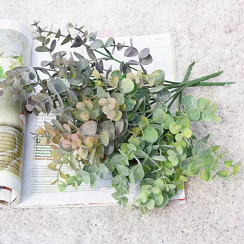 Dekorative Blumen 1 Bund künstliche Eukalyptusblätter grün gefälschte Pflanzen Kuchen Home Decor Hochzeit Dekoration DIY Kranz Großhandel