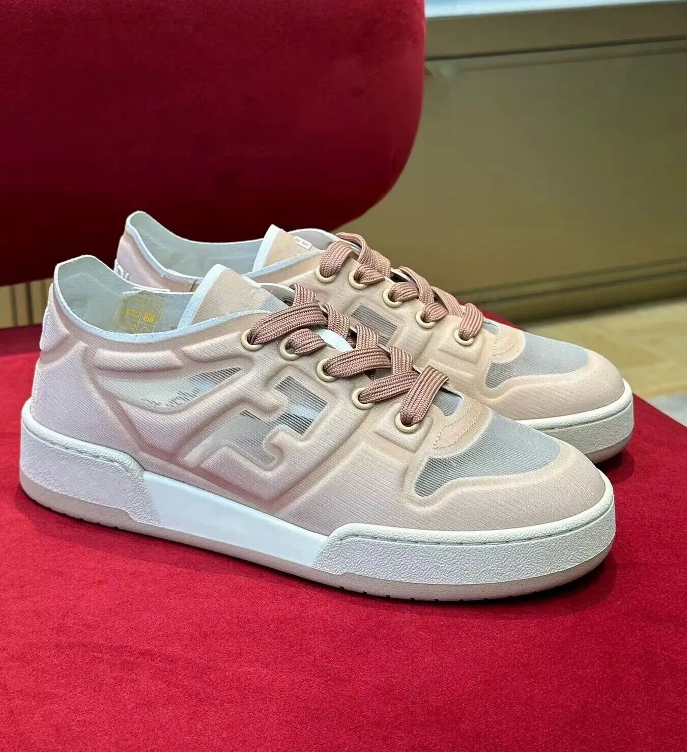 Marcas famosas de tenis feminino 2025