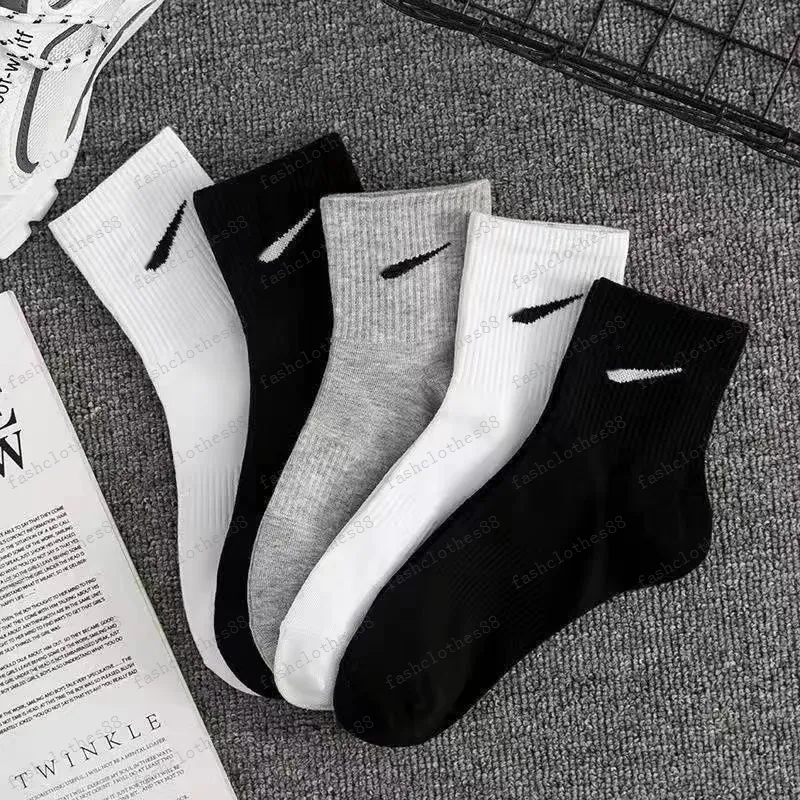 Neue Mode Solide Männer Klassische Haken Schwarz Weiß Grau Basketball Schweiß Absorbierende Atmungsaktive Kurze Boot Socken Sport Strumpfband Box