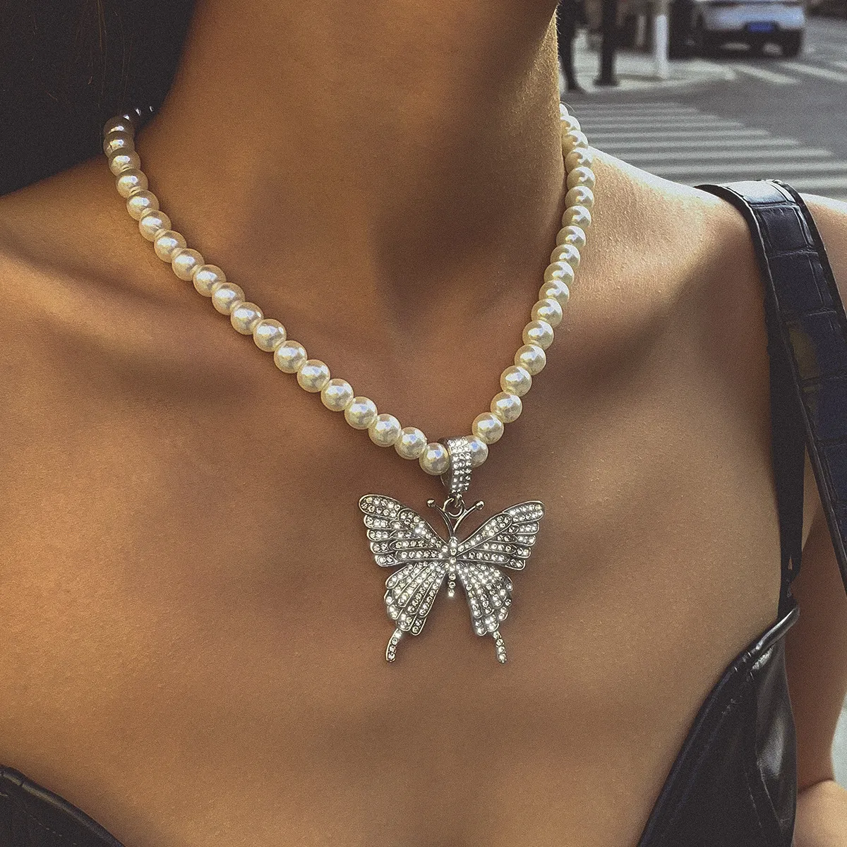 Collier de perles papillon glacé en faux diamant, Simple et élégant, avec accessoires polyvalents