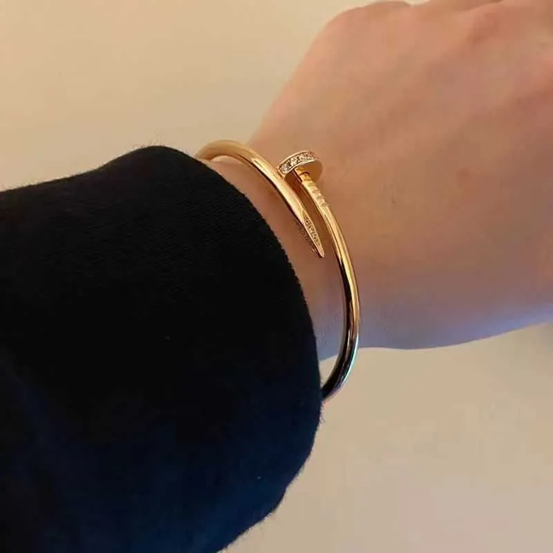 Boutique Boutique Internet celebrity funds cati Edition 18k Gold Natural Diamond Nail Bracelet Female Rose Necklace Ring
