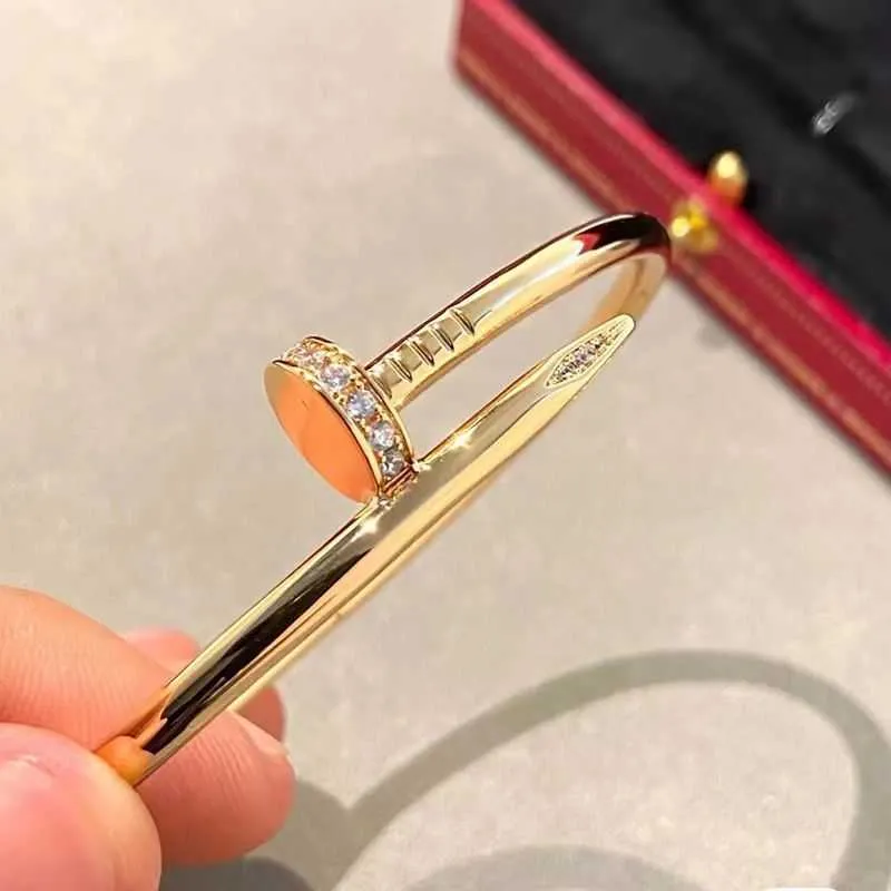 A Designer C arter Hot selling funds card High Edition 18k Gold Natural Diamond Nail Bracelet Female Rose Necklace Ring