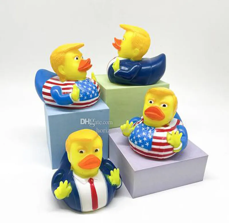 2024 Duck Bath Toy Novelty artiklar PVC Trump Ducks Dusch Floating USA President Flag Doll Showers Water Toys Novely Kids Gifts